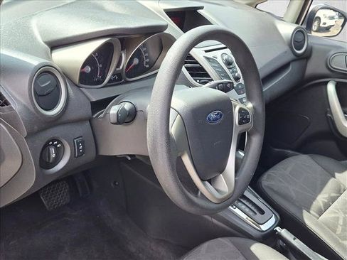 Used 2013 Ford Fiesta SE w/ Super Fuel Economy Pkg FWD image 9