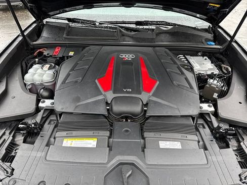 Used 2020 Audi RS Q8 w/ Carbon Optic Package AWD/4WD image 34