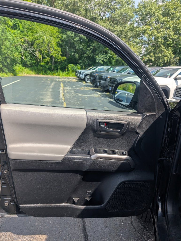 Certified 2023 Toyota Tacoma SR5 AWD/4WD image 12