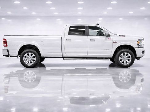 Used 2024 RAM 2500 Tradesman w/ Chrome Appearance Group AWD/4WD image 6