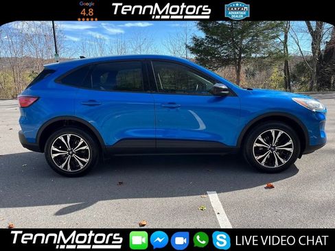 Used 2021 Ford Escape SE w/ SE Sport Appearance Package image 2