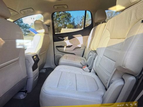 Used 2023 GMC Acadia Denali image 16