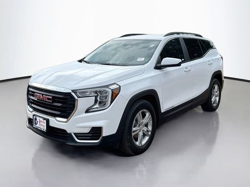 Used 2024 GMC Terrain SLE w/ Driver Convenience Package FWD image 3