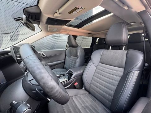 New 2025 Mitsubishi Outlander SE image 18