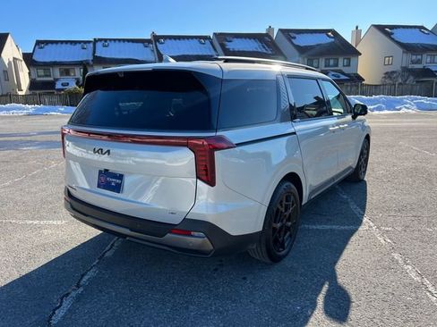 Used 2025 Kia Carnival SX Prestige image 11