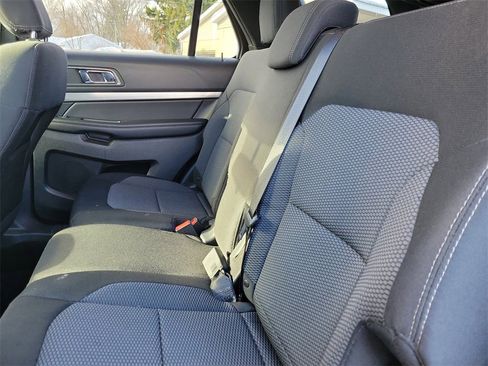 Used 2018 Ford Explorer XLT image 10