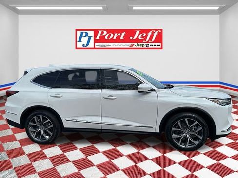 Used 2023 Acura MDX SH-AWD w/ Technology Package image 3