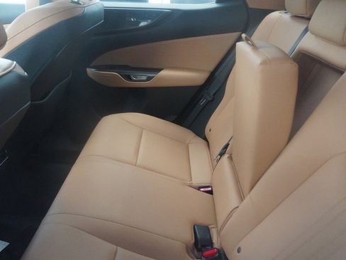 Used 2024 Lexus NX 250 FWD image 9