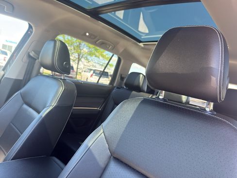 Used 2023 Volkswagen Atlas SE AWD/4WD image 28