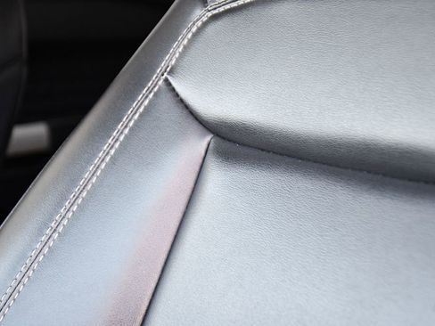 Used 2021 Ford Explorer XLT w/ Equipment Group 202A AWD/4WD image 14