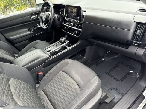 Used 2022 Nissan Pathfinder SV image 31