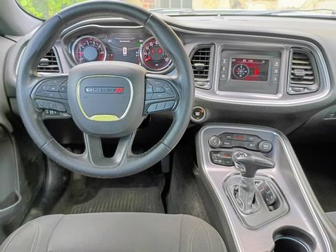 Used 2017 Dodge Challenger SXT RWD image 38