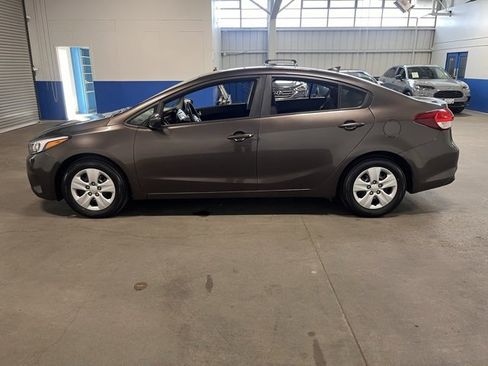 Used 2017 Kia Forte LX image 6