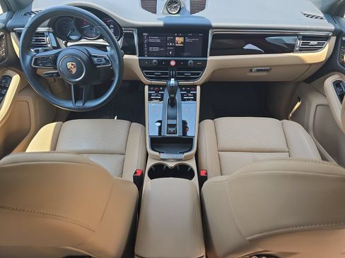 Certified 2025 Porsche Macan AWD/4WD image 2