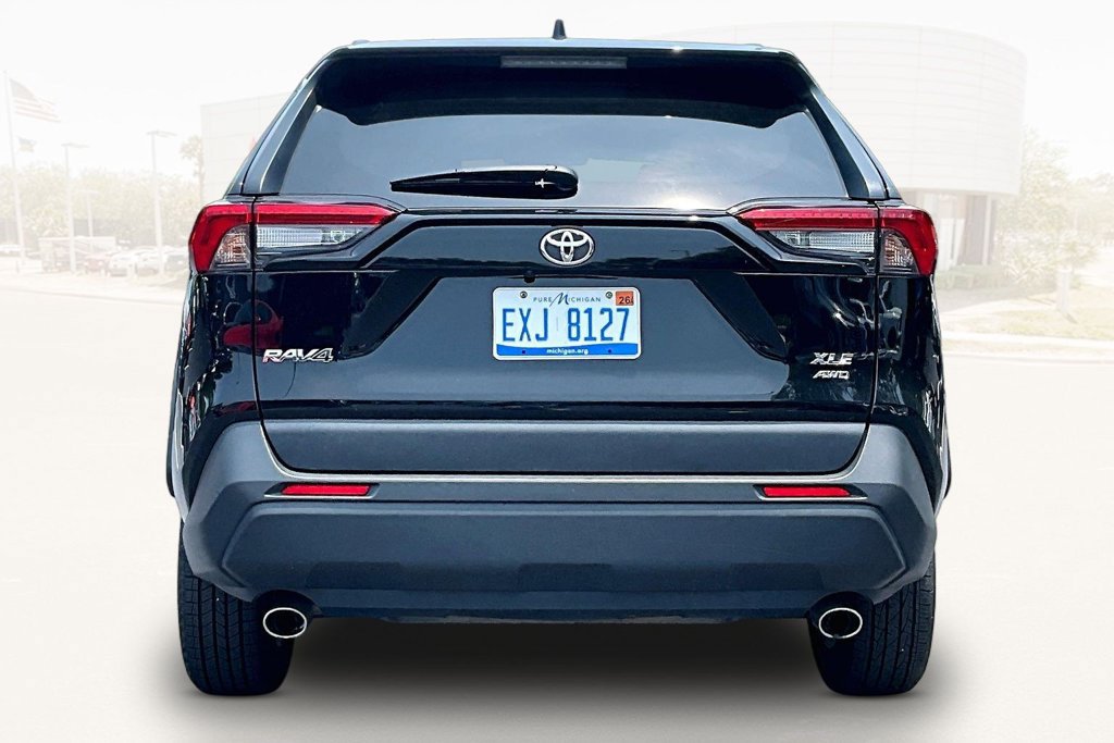 Used 2025 Toyota RAV4 XLE AWD/4WD image 5