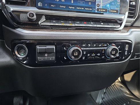 Used 2025 Chevrolet Silverado 1500 LT w/ Safety Package AWD/4WD image 17
