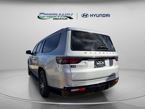 Used 2024 Jeep Wagoneer L Series II w/ Flexible Seating Group image 6