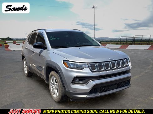 Used 2022 Jeep Compass Latitude FWD image 1