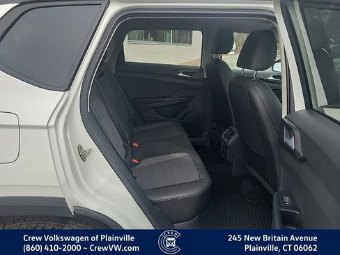 Certified 2025 Volkswagen Taos SE image 15