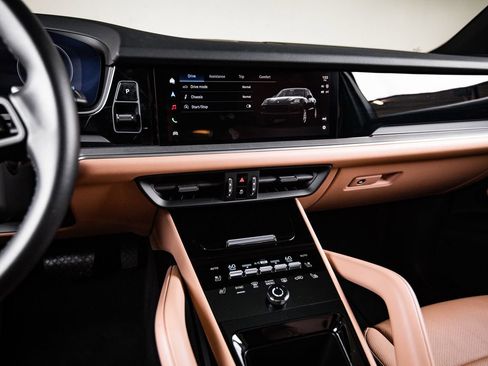 Certified 2026 Porsche Cayenne AWD/4WD image 19