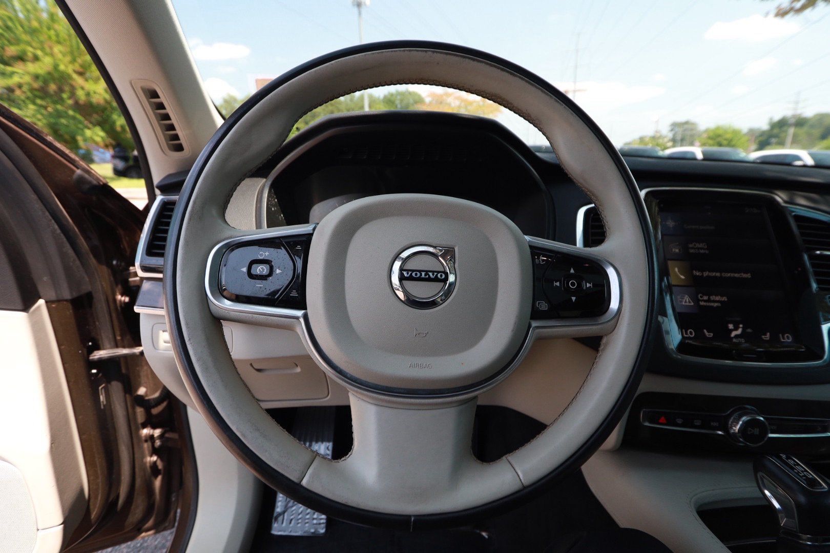Used 2017 Volvo XC90 T6 Momentum w/ Vision Package AWD/4WD image 10