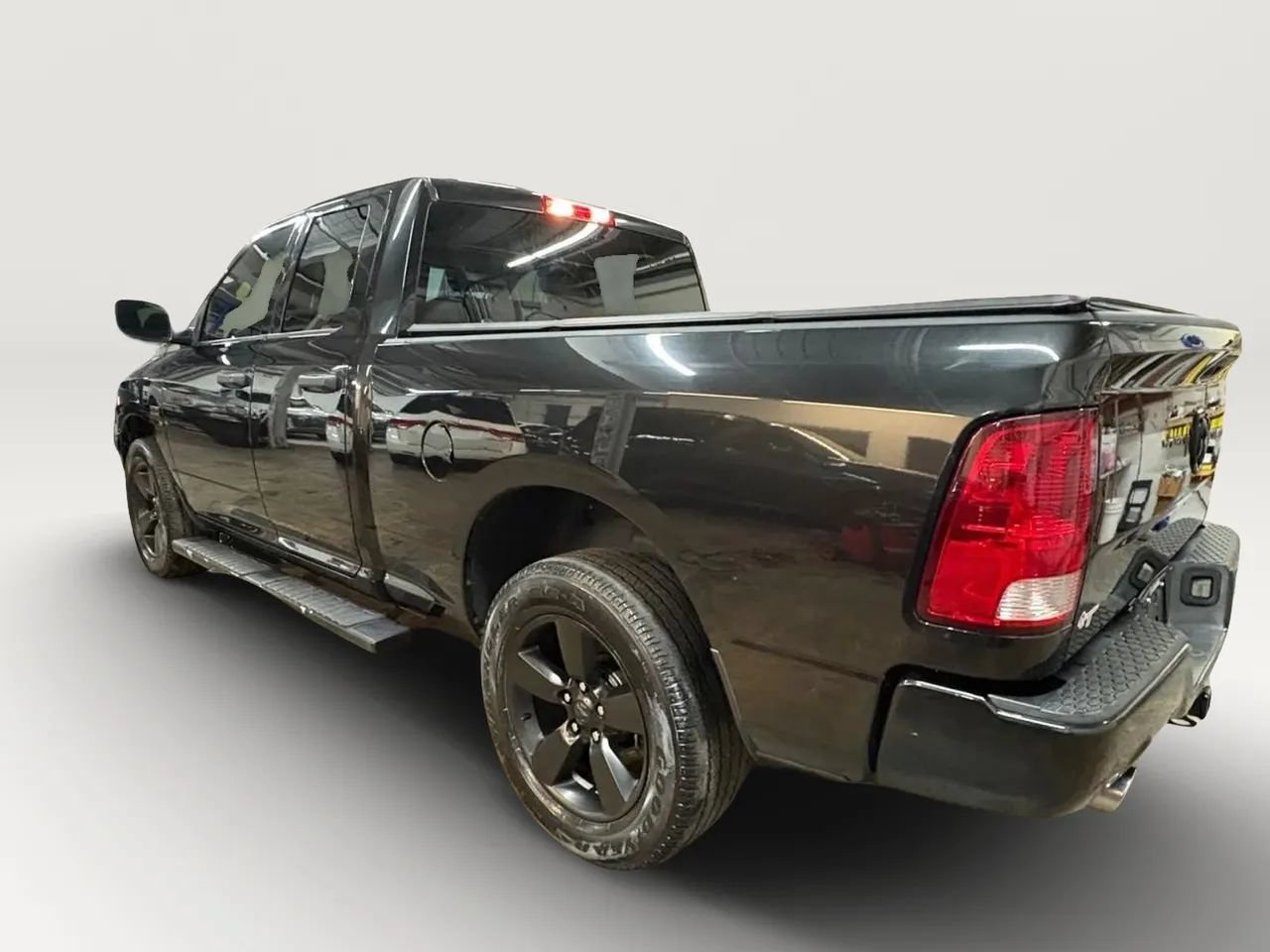 Used 2018 RAM 1500 Express w/ Black Ram 1500 Express Group AWD/4WD image 7