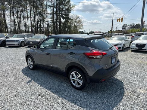 Used 2020 Nissan Kicks S image 3