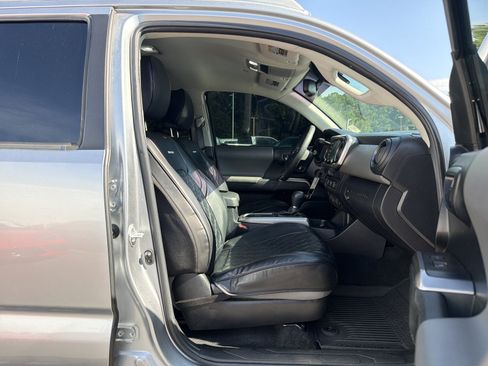 Used 2022 Toyota Tacoma SR5 w/ Technology Package RWD image 45
