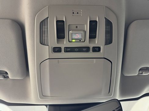 Used 2020 Toyota Highlander XLE image 42