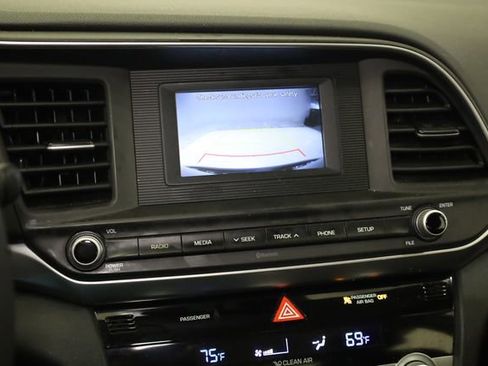 Used 2020 Hyundai Elantra SE w/ Cargo Package (C1) image 18