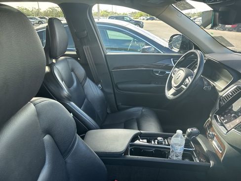 Used 2017 Volvo XC90 T6 Momentum w/ Vision Package image 8