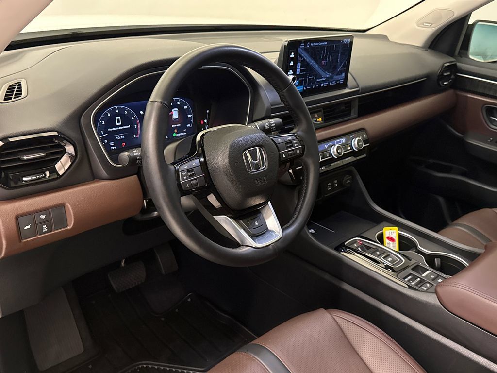 Used 2025 Honda Pilot Elite image 22