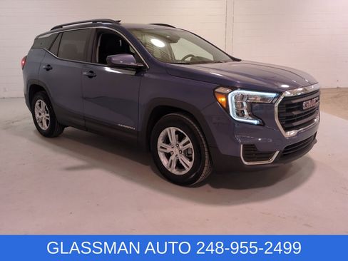Used 2024 GMC Terrain SLE w/ Driver Convenience Package FWD image 1