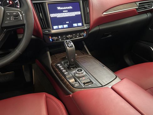 Used 2022 Maserati Levante GT AWD/4WD image 10