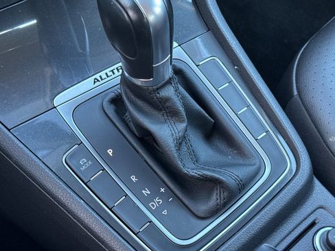 Used 2019 Volkswagen Golf Alltrack S image 21