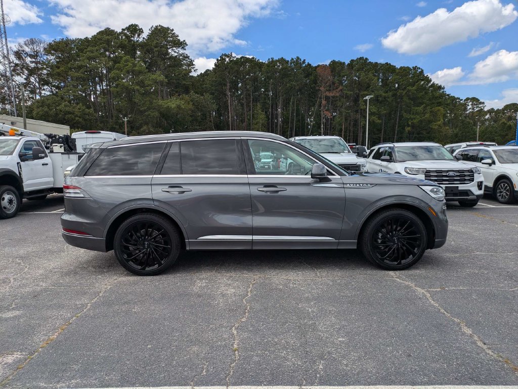 Used 2022 Lincoln Aviator Reserve w/ Equipment Group 201A RWD image 3