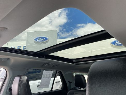 Used 2024 Ford Explorer Limited w/ Equipment Group 301A AWD/4WD image 13