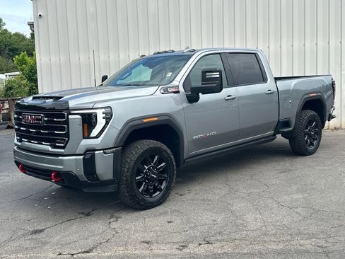 Used 2025 GMC Sierra 2500 AT4 w/ AT4 Premium Plus Package AWD/4WD image 2