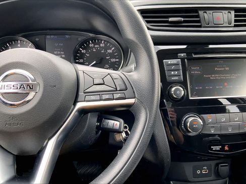 Used 2020 Nissan Rogue S FWD image 23