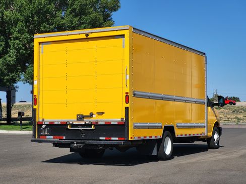 Used 2021 GMC Savana 3500 Extended w/ Power Convenience Package RWD image 7