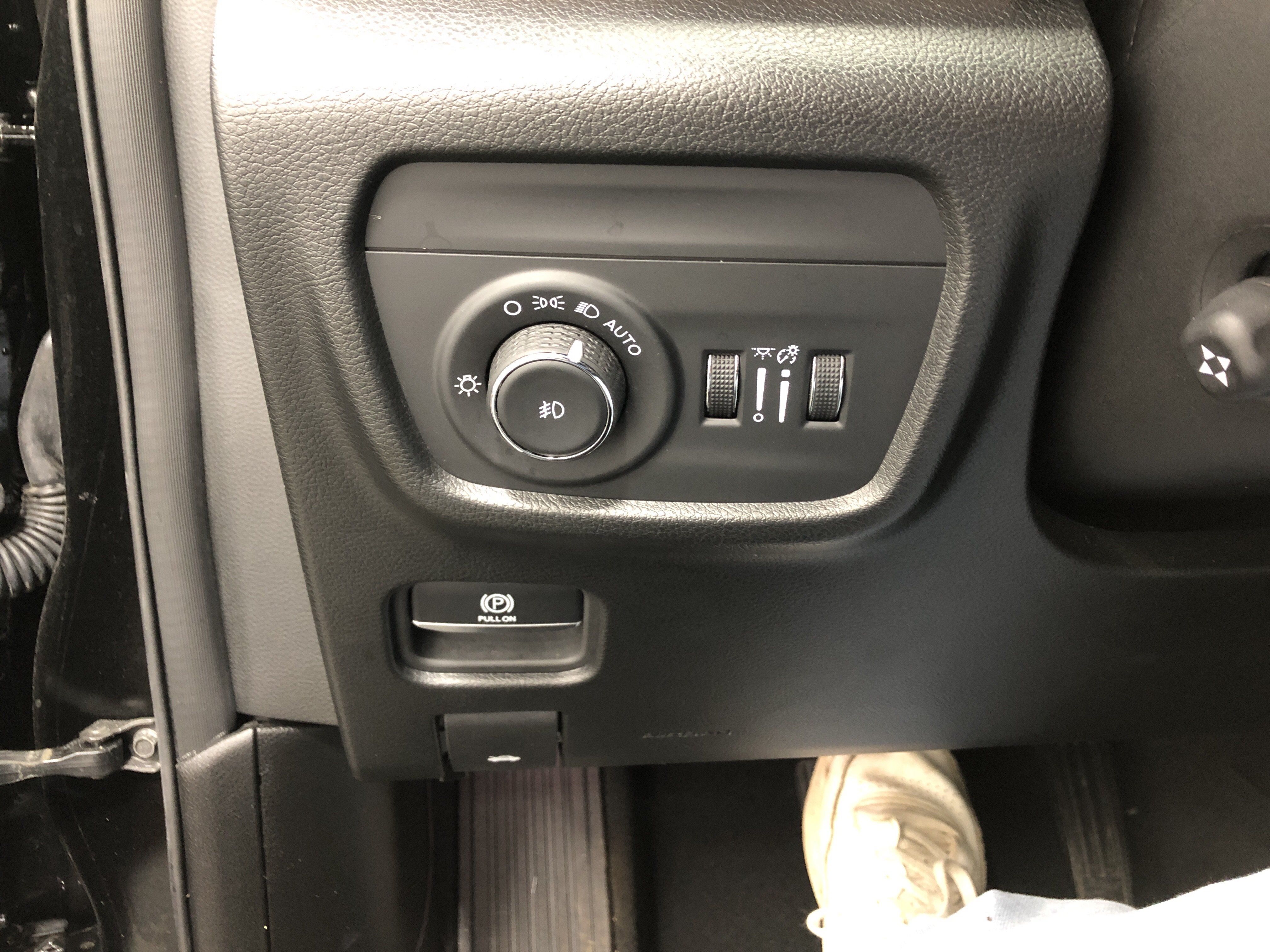 Certified 2024 Jeep Grand Cherokee Limited w/ Luxury Tech Group II AWD/4WD image 19