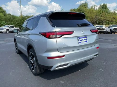 Used 2023 Mitsubishi Outlander SE image 7