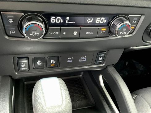 Used 2025 Nissan Frontier SV w/ SV Convenience Package RWD image 19