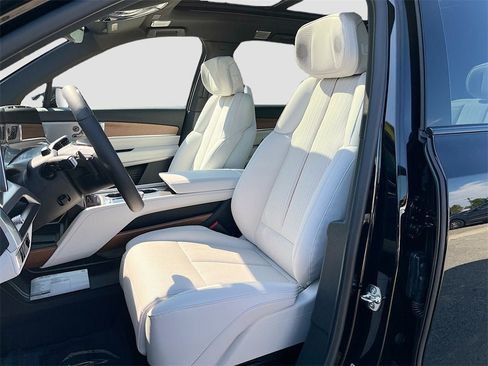 New 2026 Cadillac Vistiq Luxury image 21