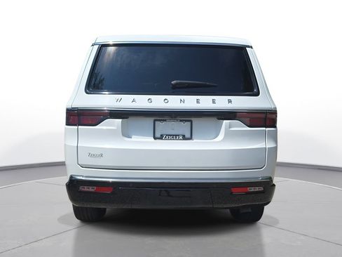 Certified 2025 Jeep Wagoneer Series II w/ 8-Passenger Seating Package AWD/4WD image 6