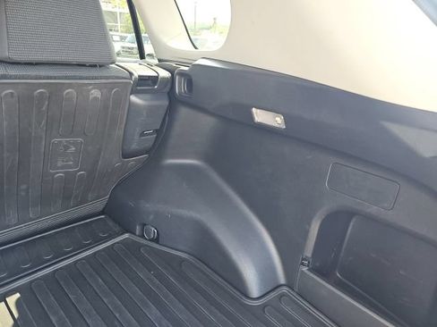 Used 2019 Toyota RAV4 LE FWD image 10