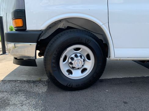 Used 2019 Chevrolet Express 3500 w/ Power Convenience Package RWD image 9