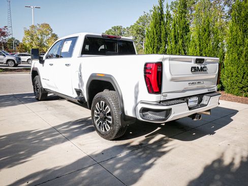 Used 2025 GMC Sierra 2500 Denali Ultimate image 8