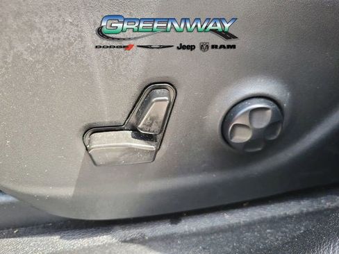Used 2021 Jeep Cherokee Latitude Plus FWD image 18
