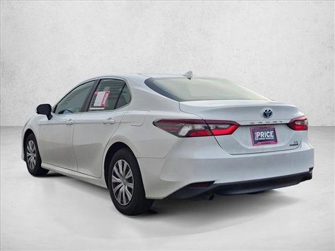 Used 2022 Toyota Camry LE image 3